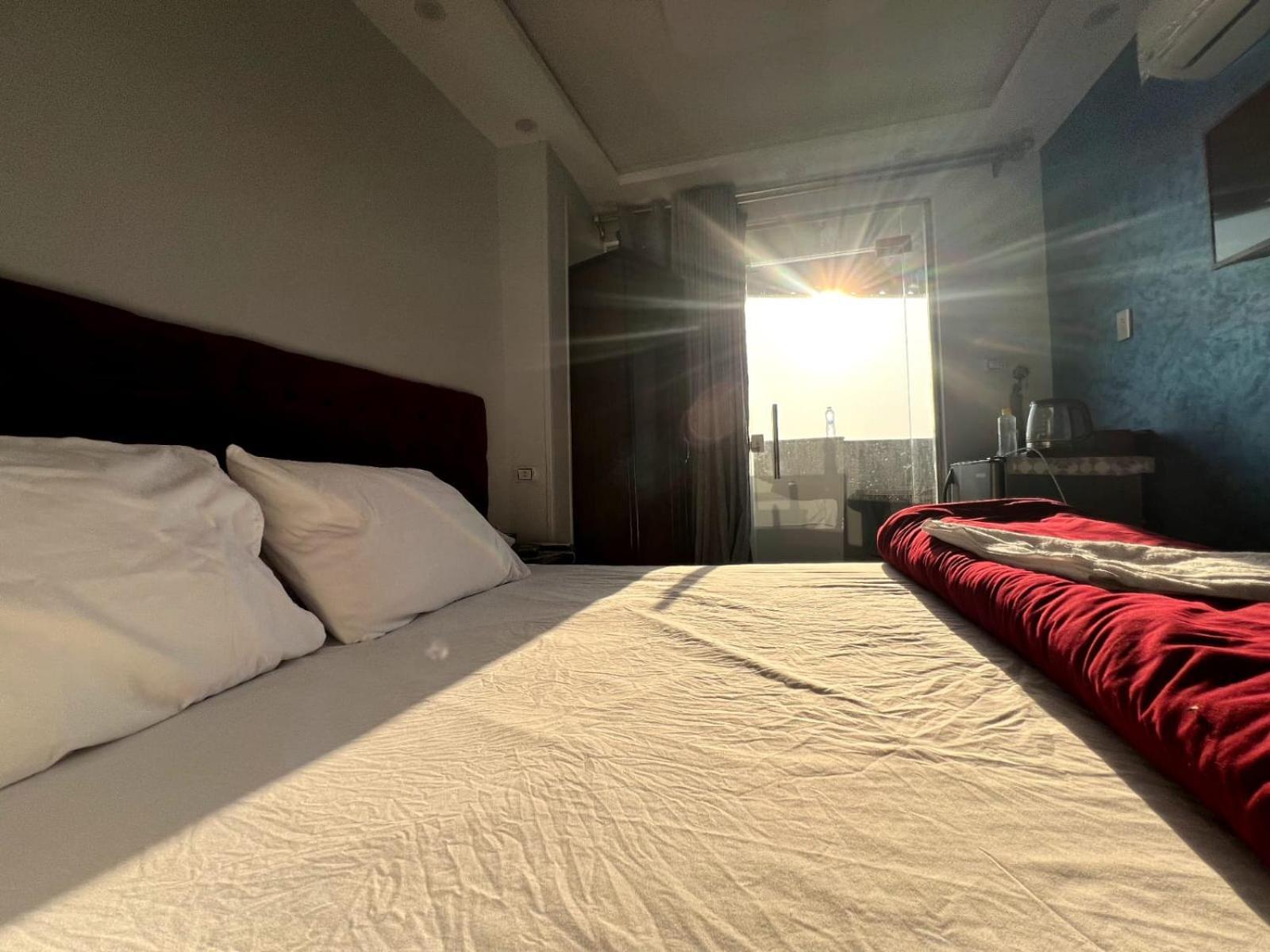 Orion Pyramids View Hotel Kafrat al Jabal Bagian luar foto