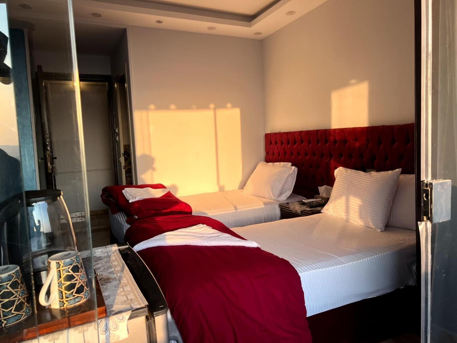 Orion Pyramids View Hotel Kafrat al Jabal Bagian luar foto