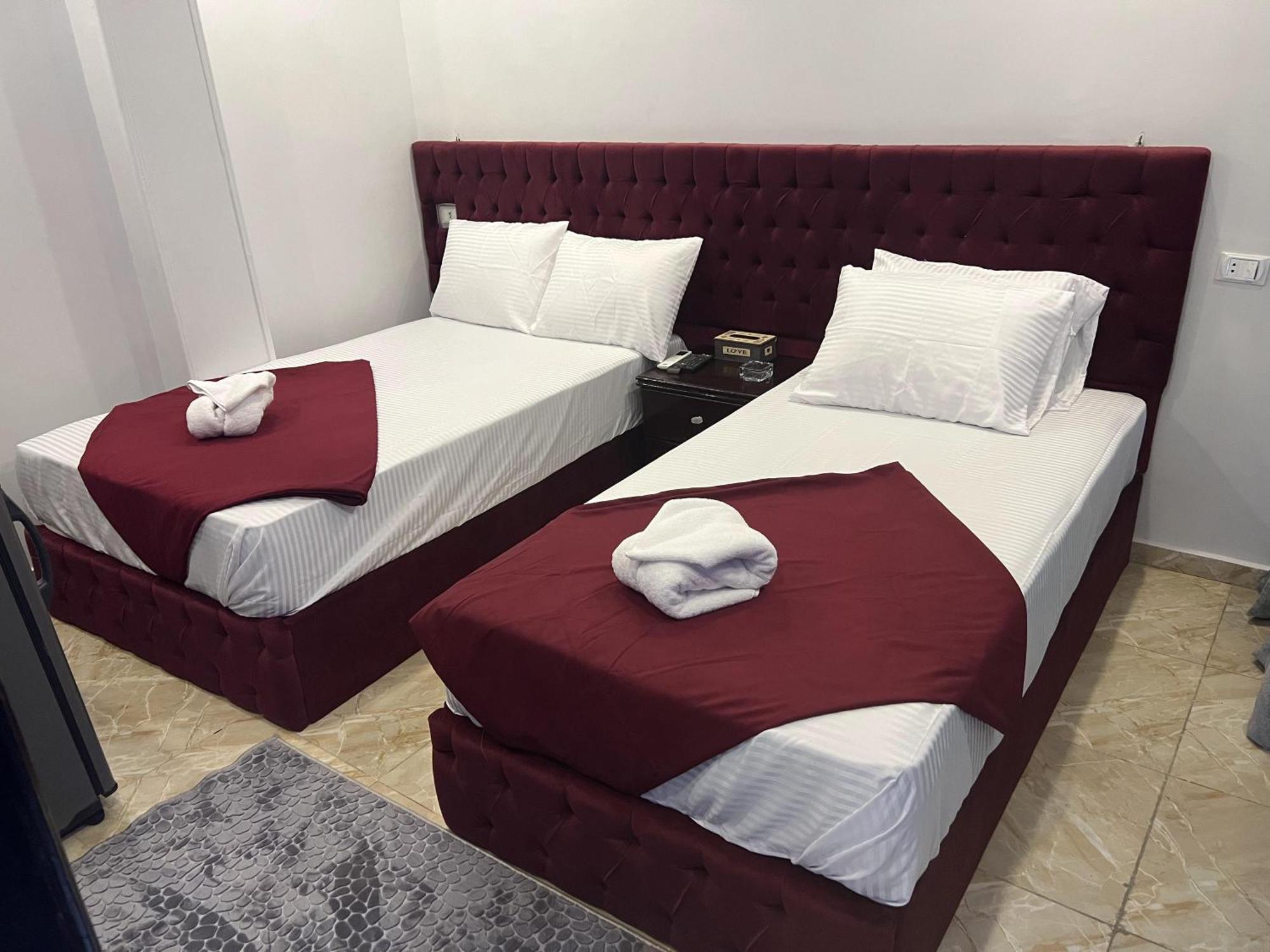 Orion Pyramids View Hotel Kafrat al Jabal Bagian luar foto